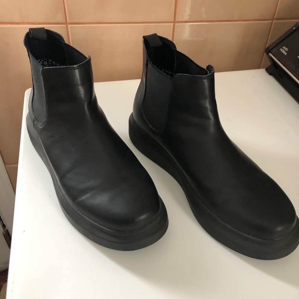 Black Chelsea Boots for Men - Sleek Slip-On Design